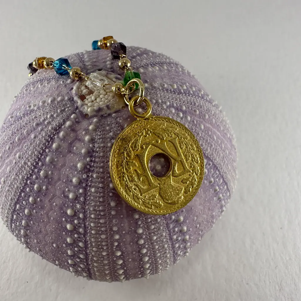 Gourmette 5cts trouée et perles multicolores plaqué or   