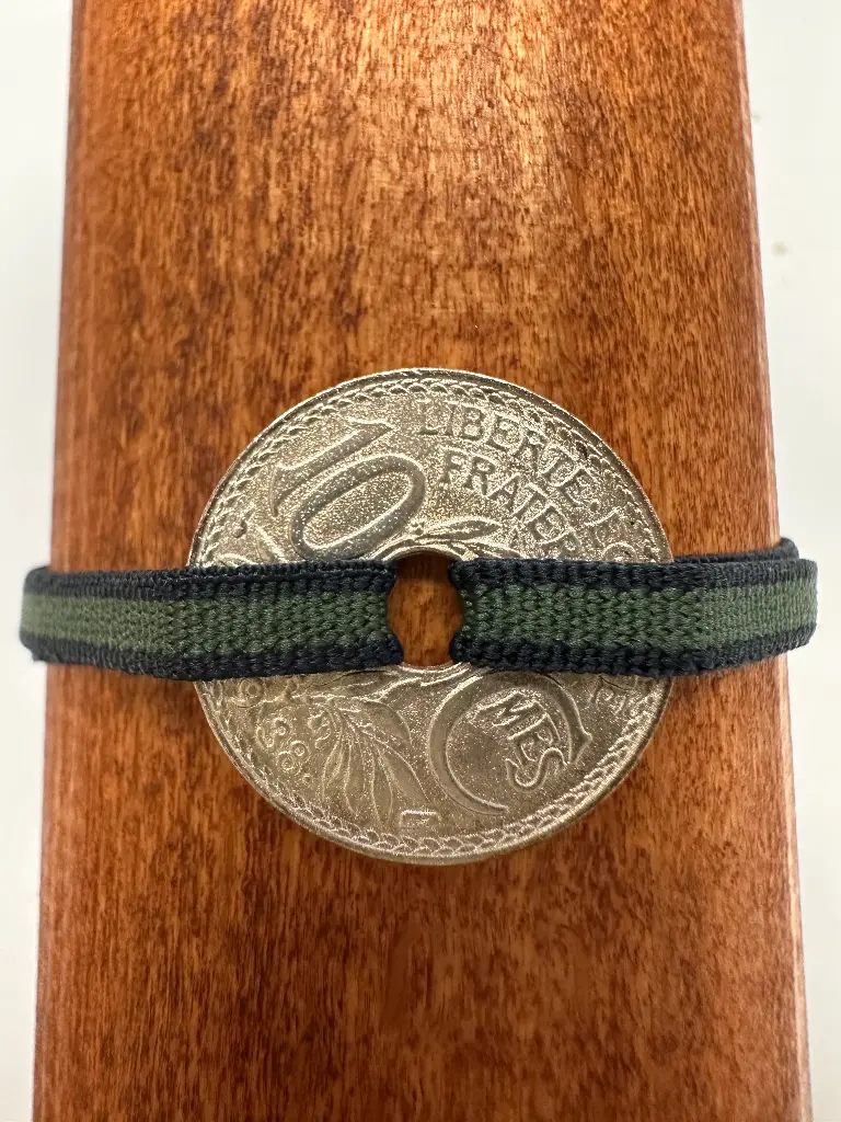 Bracelet homme,10 cts troué, élastique bleu et vert argenté