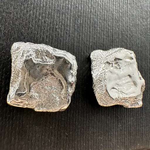 Boucle d'oreille carré argent froissé M1 - Création