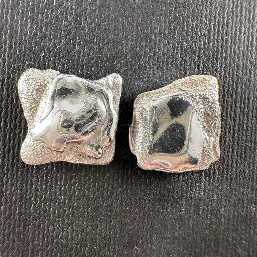Boucle d'oreille carré argent froissé grand modele- Création