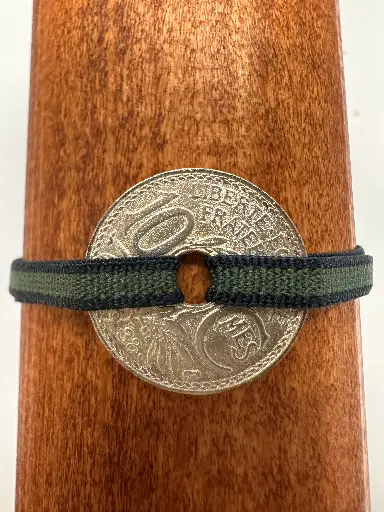 Bracelet homme,10 cts troué, élastique bleu et vert argenté