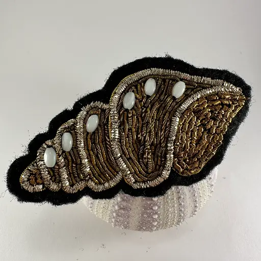 Enya création broche Coquillage